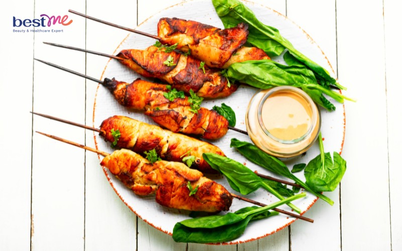 Thực đơn detox giảm mỡ bụng ngày đầu tiên với gà nướng