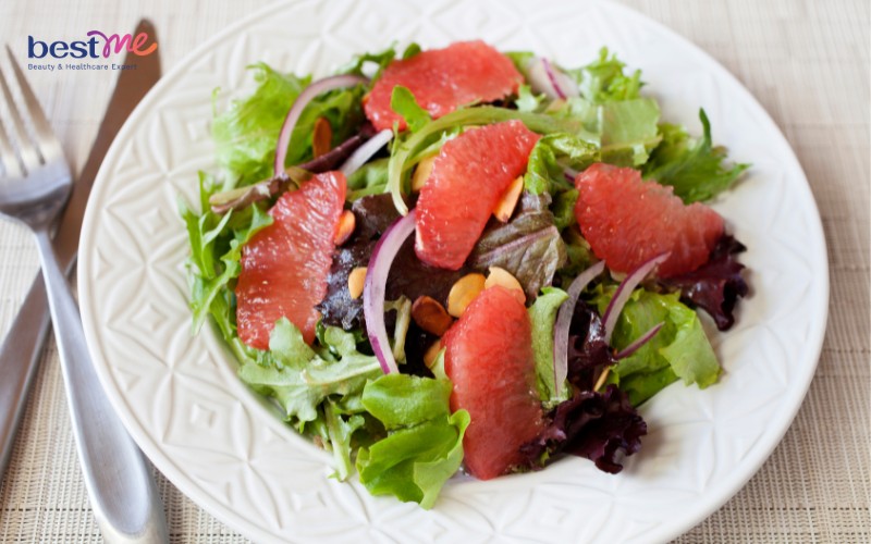 Thực đơn detox giảm mỡ bụng ngày đầu tiên với salad bưởi