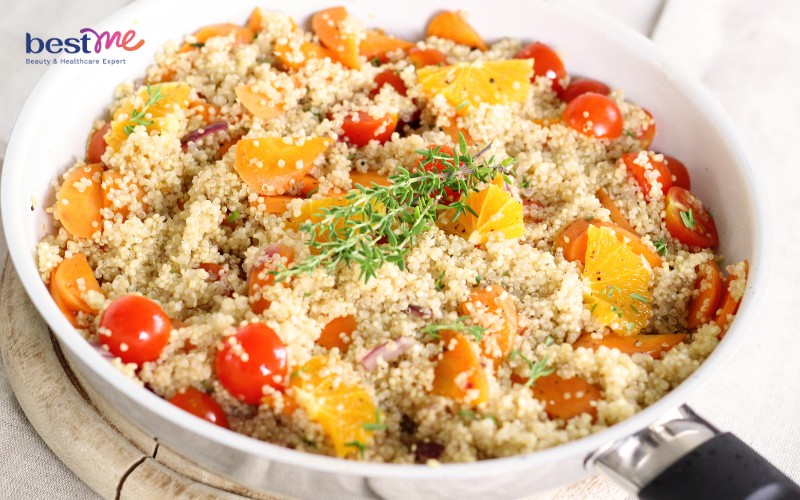 Thực đơn detox giảm mỡ bụng ngày đầu tiên với hạt quinoa