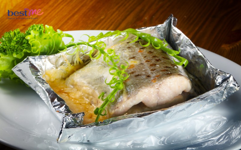 Thực đơn detox giảm mỡ bụng ngày đầu tiên với cá hồi hấp