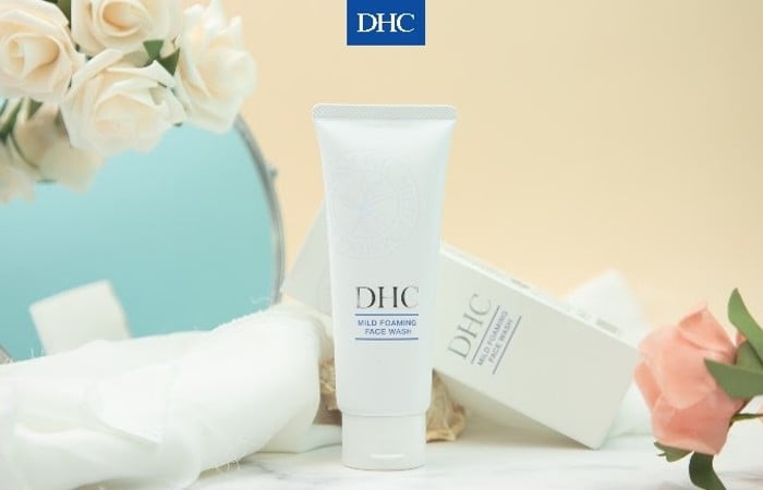 Sữa rửa mặt tạo bọt dịu nhẹ DHC Mild Foaming Face Wash vừa làm sạch chuyên sâu vừa bảo vệ độ ẩm cho da