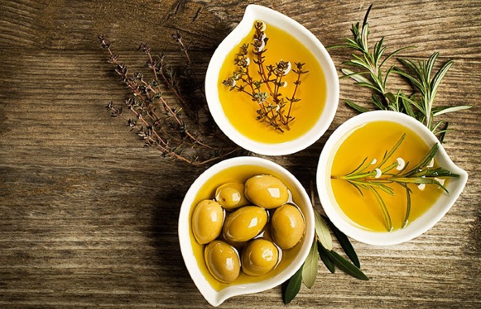 DHC Mild Lotion Natural có chiết xuất từ olive có nguồn gốc hữu cơ