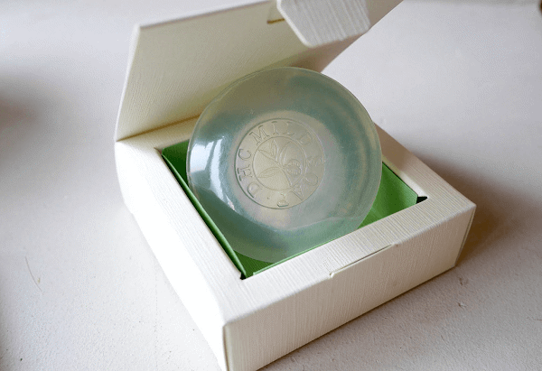 DHC Mild Soap dùng để tẩy tế bào chết