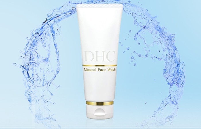 Sữa rửa mặt DHC Mineral Face Wash chứa thành phần chính là bùn khoáng Okinawa