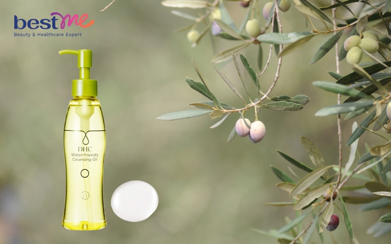 Dầu tẩy trang DHC Water Friendly Cleansing Oil cũng có chiết xuất từ dầu olive hoàn toàn tự nhiên