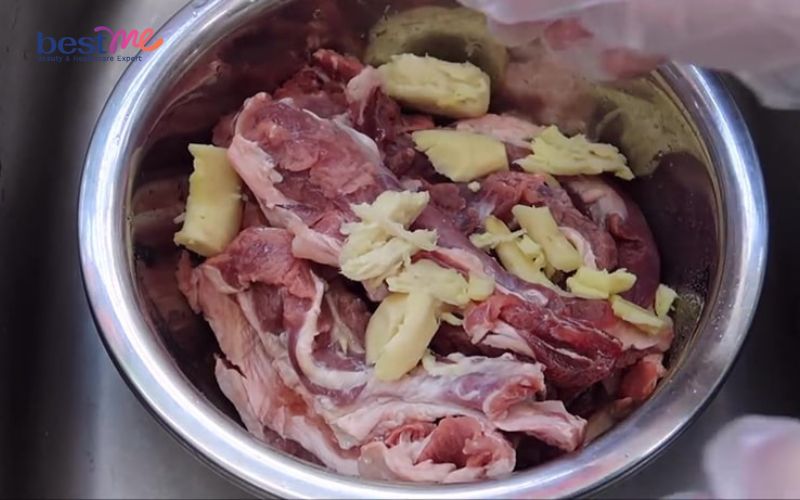 doi-gio-voi-mon-bap-bo-hap-sa-thom-nuc-mui-chieu-dai-ca-nha-3 Đổi gió với món bắp bò hấp sả thơm nức mũi chiêu đãi cả nhà - 3