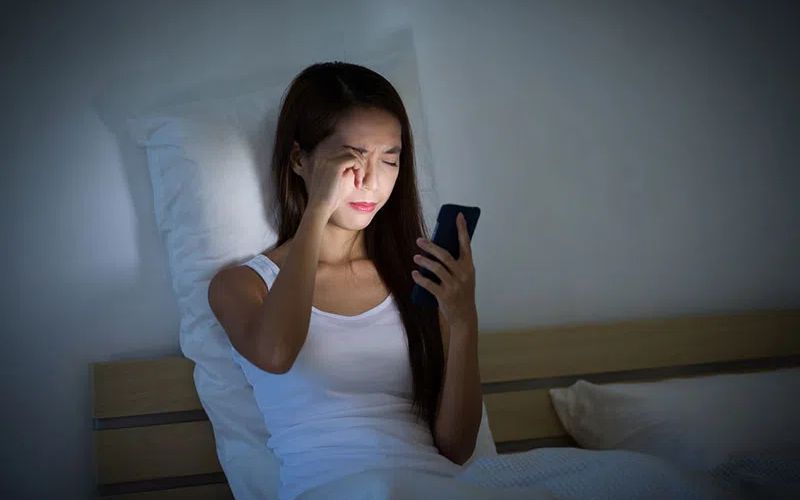 Người thường xuyên thức khuya là đối tượng bổ sung viên cấp nước phù hợp