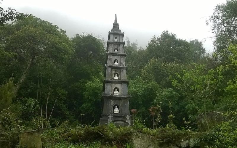 du-xuan-20-ngoi-den-chua-quang-ninh-noi-tieng-dep-linh-thieng-12 Du xuân 20 ngôi đền chùa Quảng Ninh nổi tiếng đẹp linh thiêng - 12