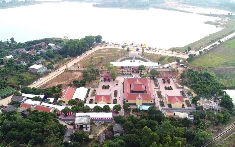 du-xuan-20-ngoi-den-chua-quang-ninh-noi-tieng-dep-linh-thieng-14 Du xuân 20 ngôi đền chùa Quảng Ninh nổi tiếng đẹp linh thiêng - 14