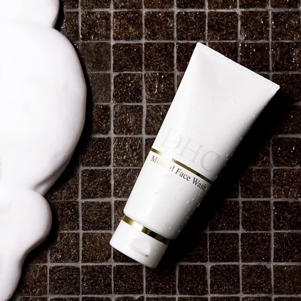 Review sữa rửa mặt hỗ trợ trị mụn ẩn DHC Mineral Face Wash - 3