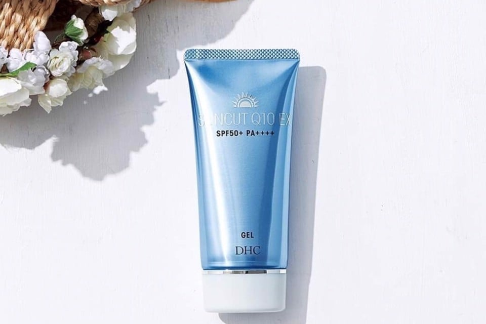 Review các loại kem chống nắng DHC có tốt không?