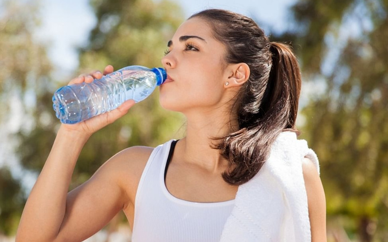 Uống ít nhất 8 ly nước mỗi ngày nhé!