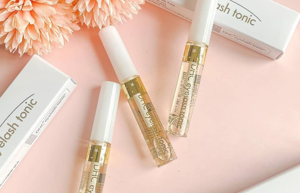 DHC Eyelash Tonic là bảo bối giúp đôi mi cong vút của nhiều chị em