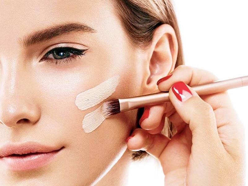 Bỏ túi các bước trang điểm cho da dầu ngày hè lâu trôi