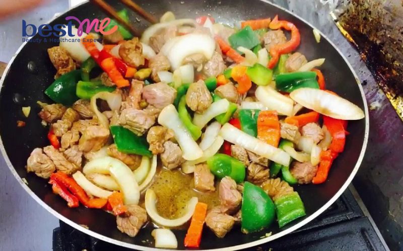 goi-y-4-cach-lam-thit-bo-xao-ot-chuong-gion-ngon-bo-duong-7 Gợi ý 4 cách làm thịt bò xào ớt chuông giòn ngon bổ dưỡng - 7