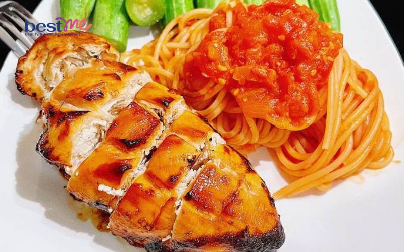 goi-y-5-cach-che-bien-uc-ga-nuong-thom-ngon-la-mieng-2 Gợi ý 5 cách chế biến ức gà nướng thơm ngon, lạ miệng - 2