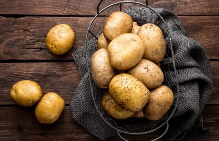 Hàm lượng vitamin A trong khoai tây giúp giảm thâm mụn