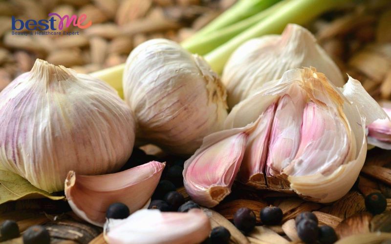 he-lo-9-cach-tri-mun-coc-bang-toi-hieu-qua-hot-nhat-hien-nay-2 Hé lộ 9 cách trị mụn cóc bằng tỏi hiệu quả HOT nhất hiện nay - 2