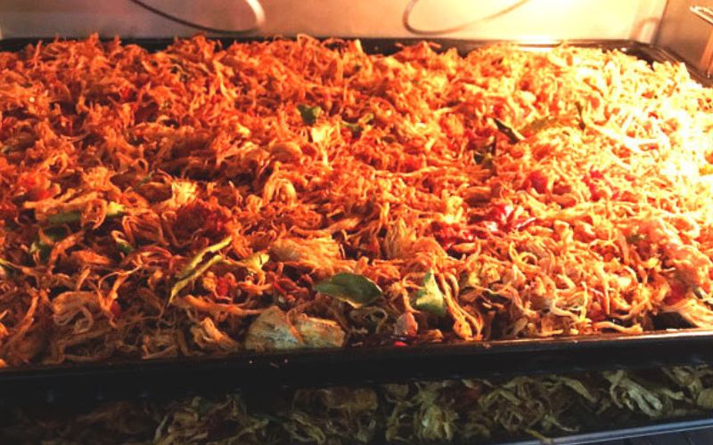 hoc-cach-lam-kho-ga-la-chanh-bang-lo-nuong-cuc-dua-mieng-6 Học cách làm khô gà lá chanh bằng lò nướng cực đưa miệng - 6