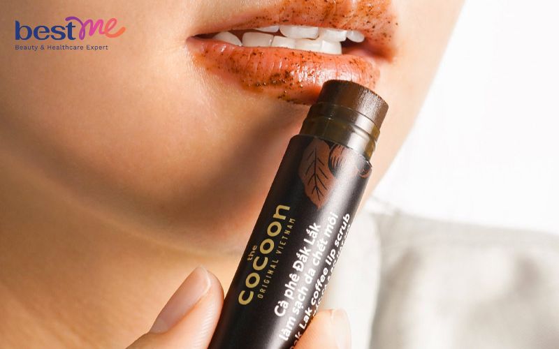 hoi-dap-tay-te-bao-chet-moi-cocoon-cach-su-dung-sao-cho-dung-4 Hỏi đáp: Tẩy tế bào chết môi Cocoon cách sử dụng sao cho đúng? - 4