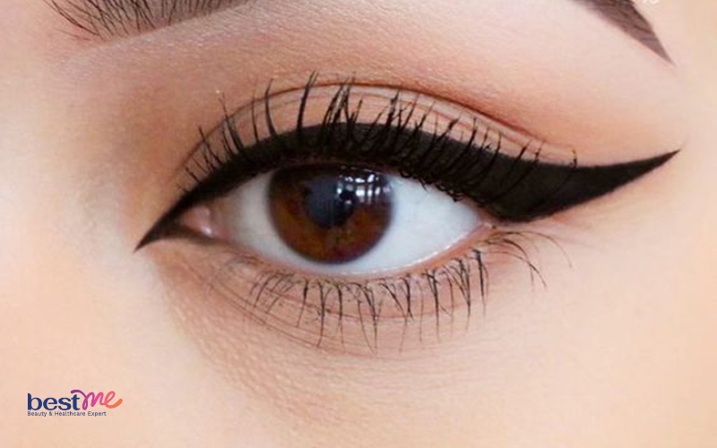 huong-dan-cach-ke-mat-cao-cuc-de-va-dep-nhu-jennie-blackpink-2 Hướng dẫn cách kẻ mắt cáo cực dễ và đẹp như Jennie BLACKPINK - 2