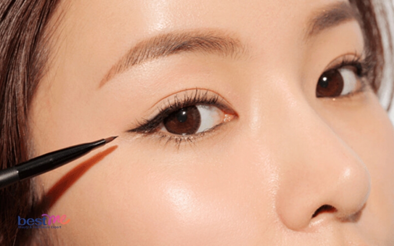 huong-dan-cach-ke-mat-cao-cuc-de-va-dep-nhu-jennie-blackpink-3 Hướng dẫn cách kẻ mắt cáo cực dễ và đẹp như Jennie BLACKPINK - 3