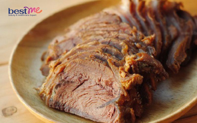 huong-dan-cach-luoc-bap-bo-ngon-cham-cung-nuoc-mam-gung-ngon-tuyet-1 Hướng dẫn cách luộc bắp bò ngon chấm cùng nước mắm gừng ngon tuyệt - 1