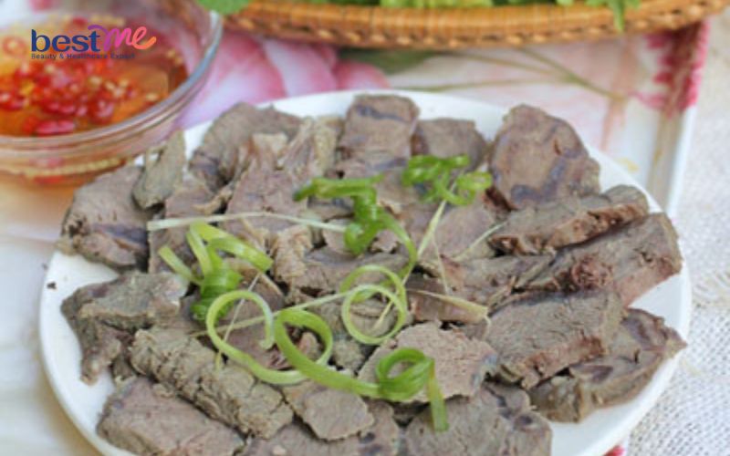 huong-dan-cach-luoc-bap-bo-ngon-cham-cung-nuoc-mam-gung-ngon-tuyet-9 Hướng dẫn cách luộc bắp bò ngon chấm cùng nước mắm gừng ngon tuyệt - 9
