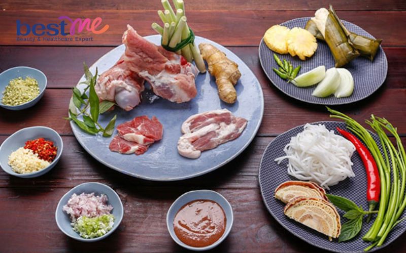 huong-dan-cach-nau-bun-bo-hue-dam-da-chuan-vi-mien-trung-cuc-don-gian-2 Hướng dẫn cách nấu bún bò Huế đậm đà chuẩn vị miền Trung cực đơn giản - 2