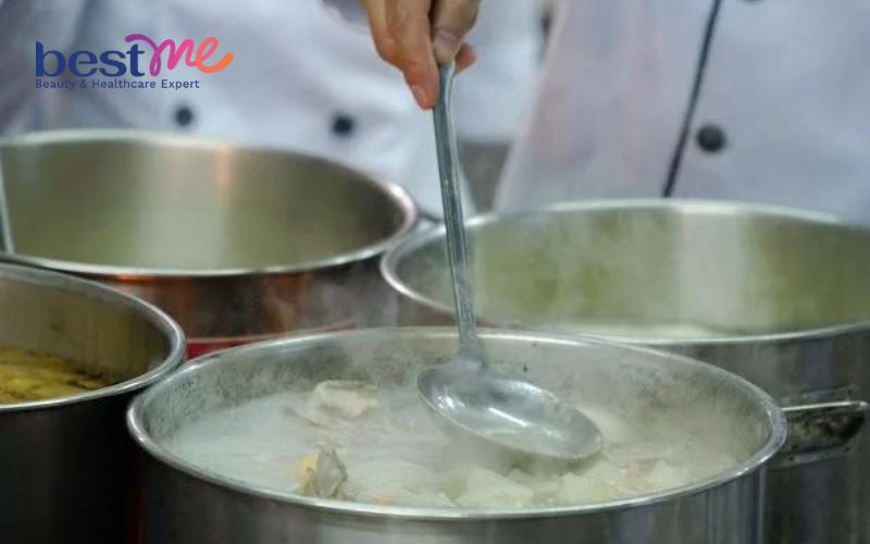 huong-dan-cach-nau-bun-bo-hue-dam-da-chuan-vi-mien-trung-cuc-don-gian-6 Hướng dẫn cách nấu bún bò Huế đậm đà chuẩn vị miền Trung cực đơn giản - 6