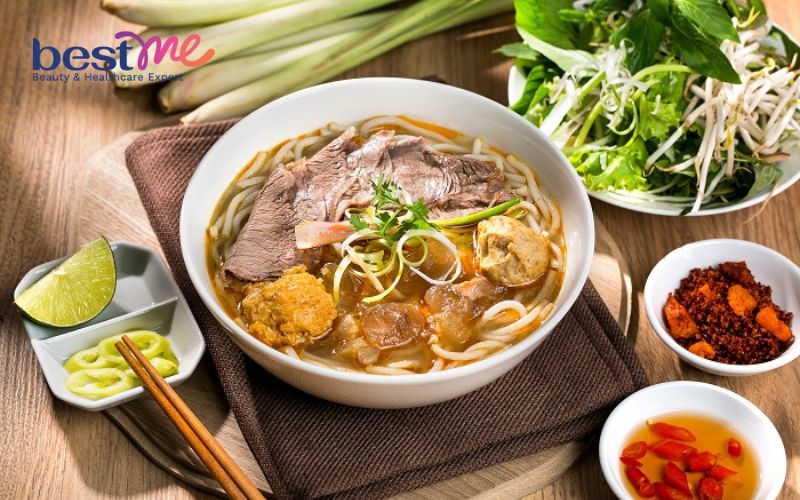 huong-dan-cach-nau-bun-bo-hue-dam-da-chuan-vi-mien-trung-cuc-don-gian-7 Hướng dẫn cách nấu bún bò Huế đậm đà chuẩn vị miền Trung cực đơn giản - 7