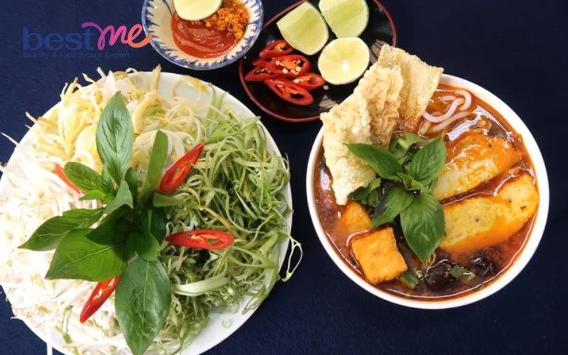 huong-dan-cach-nau-bun-bo-hue-dam-da-chuan-vi-mien-trung-cuc-don-gian-9 Hướng dẫn cách nấu bún bò Huế đậm đà chuẩn vị miền Trung cực đơn giản - 9