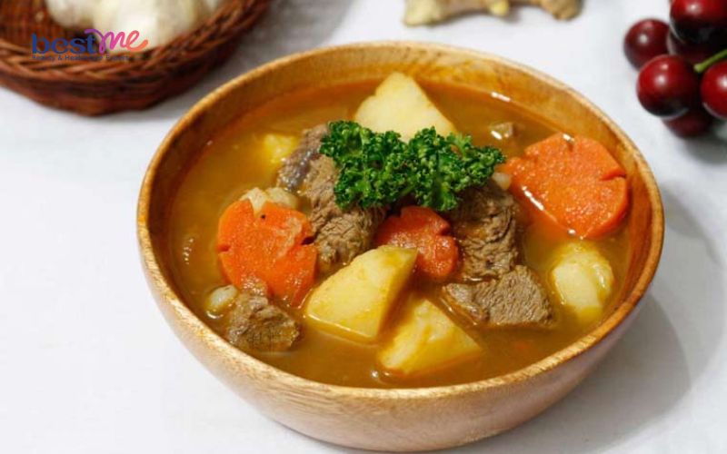 huong-dan-cach-nau-canh-thit-bo-khoai-tay-thom-ngon-bo-duong-cuc-don-gian-1 Hướng dẫn cách nấu canh thịt bò khoai tây thơm ngon bổ dưỡng cực đơn giản - 1