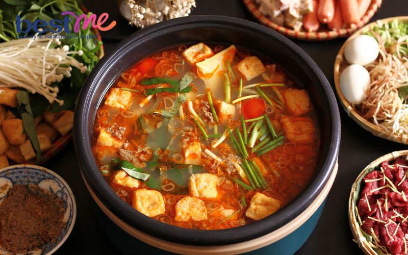 huong-dan-cach-nau-lau-rieu-cua-bap-bo-suon-sun-chuan-vi-ngon-dung-dieu-1 Hướng dẫn cách nấu lẩu riêu cua bắp bò sườn sụn chuẩn vị ngon đúng điệu - 1