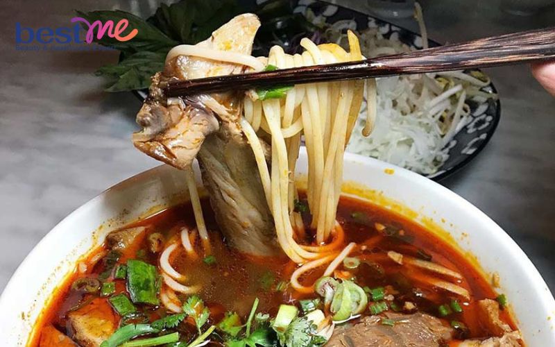 huong-dan-chi-tiet-cach-nau-bun-bo-mien-nam-chuan-vi-tai-nha-1 Hướng dẫn chi tiết cách nấu bún bò miền Nam chuẩn vị tại nhà - 1