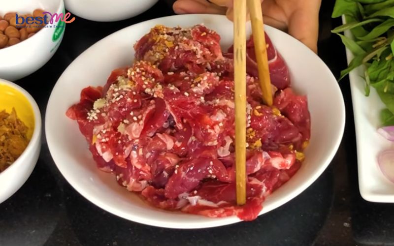 huong-dan-chi-tiet-cach-nau-canh-thit-bo-rau-ram-la-mieng-ngon-chuan-vi-2 Hướng dẫn chi tiết: Cách nấu canh thịt bò rau răm lạ miệng, ngon chuẩn vị - 2