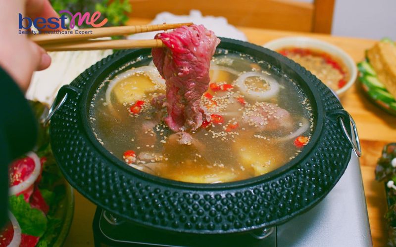 huong-dan-nau-lau-bo-nhung-dam-chua-thanh-ngon-nhu-ngoai-hang-4 Hướng dẫn nấu lẩu bò nhúng dấm chua thanh ngon như ngoài hàng - 4