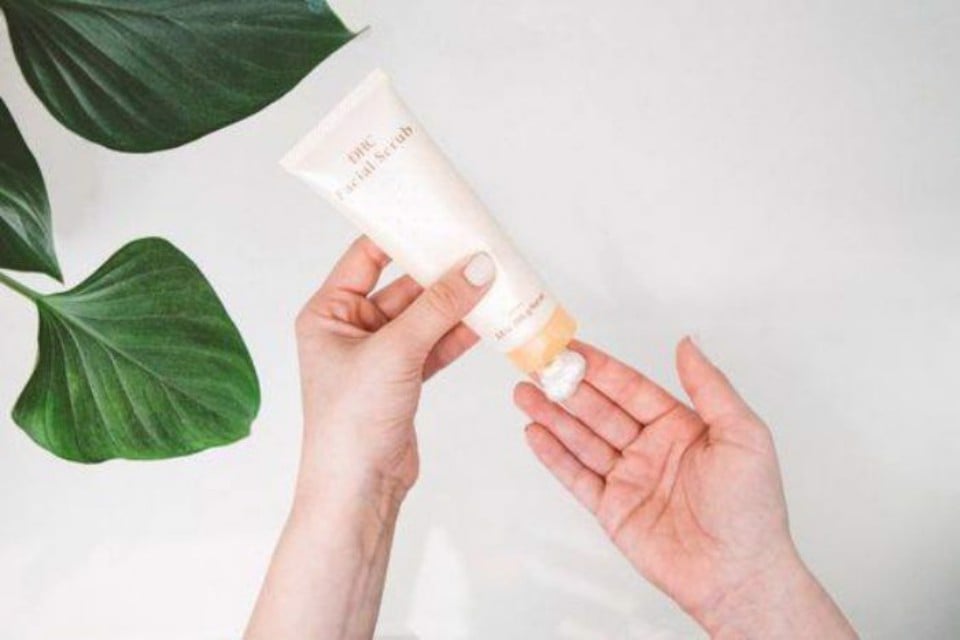 Tinh chất dưỡng trắng da mặt và những sai lầm trong cách sử dụng