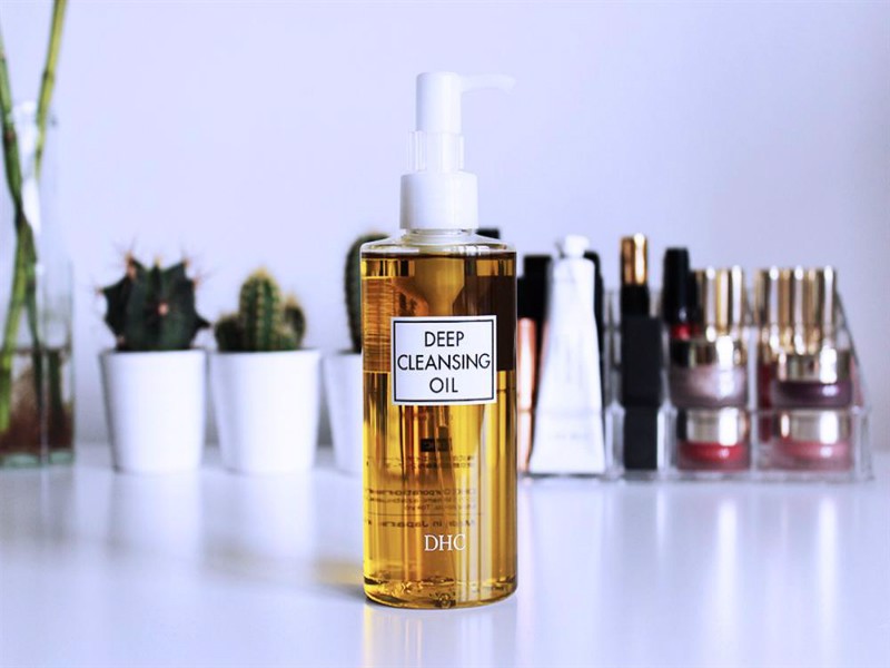 Các loại dầu tẩy trang không chứa dầu khoáng tốt nhất hiện nay