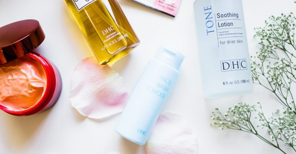 Nên lựa chọn nước hoa hồng không cồn hay nước hoa hồng có cồn? - 1