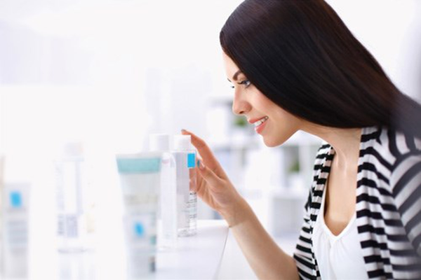 Những tiêu chí khi mua các loại nước tẩy trang cho da dầu mụn - 3