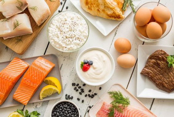 Bổ sung protein giúp dưỡng lông mi nhanh dài và dày hơn