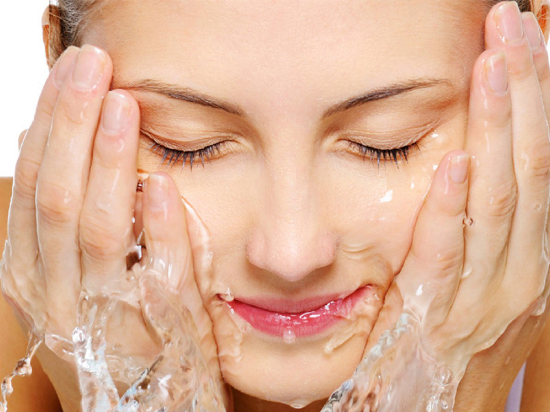 Hướng dẫn chọn sữa rửa mặt đúng chuẩn cho da mụn