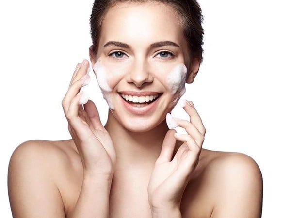 Bí quyết chọn và sử dụng kem rửa mặt cho da nhạy cảm - 1
