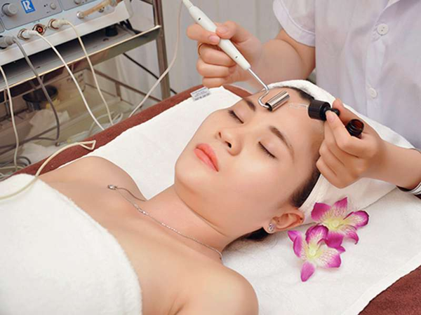 Cách dùng Vitamin C ở mọi lứa tuổi cho da căng mọng - 3