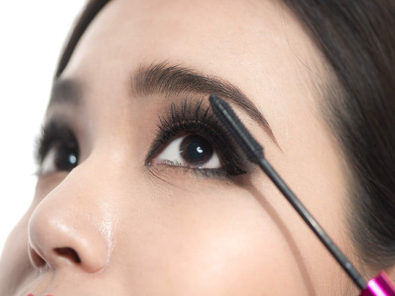 Tuyệt chiêu bấm mi chải mascara cho lông mi đẹp cả ngày