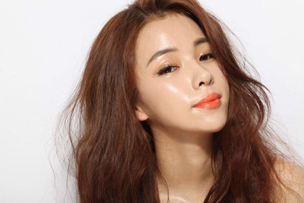da nhờn lỗ chân lông to tiết nhiều dầu