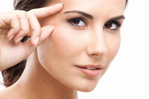 Bí kíp hack tuổi nhờ thói quen chăm sóc da vùng mắt - 3