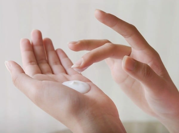 Chăm sóc da tay - Biện pháp giúp trẻ hóa đôi tay của bạn - 1
