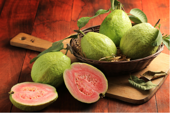 Nên dùng trái cây hay viên uống DHC bổ sung vitamin C? - 1